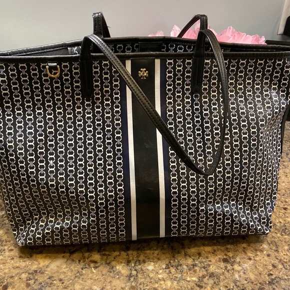 Tory Burch Handbags - Tory Burch tote bag (authentic)